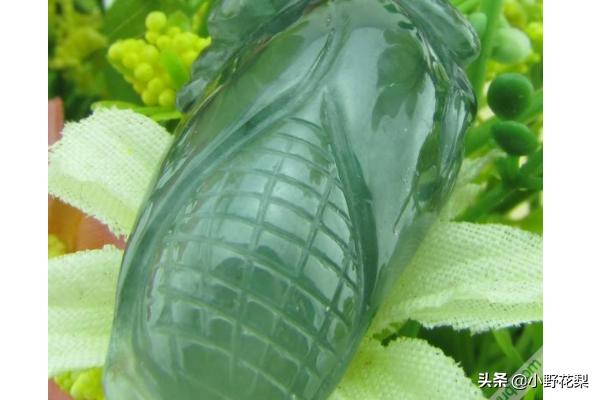 玉石吊坠各种图案寓意,玉器挂件玉兰花是什么意思？