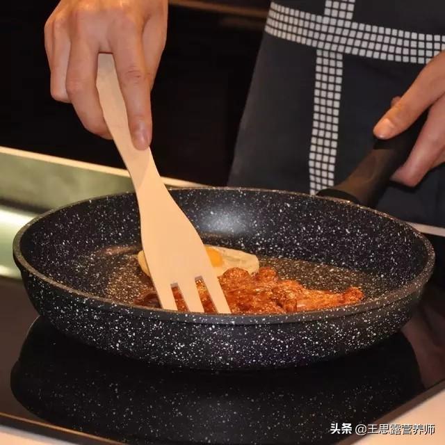 不粘锅的涂层吃了真的有毒吗？:聚四氟乙烯涂层有毒吗 第3张