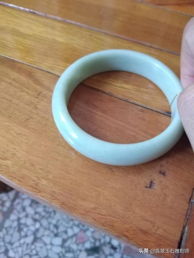 和田玉手镯70000元图片,在网上买了个六七百的手镯怎么觉得有点假？