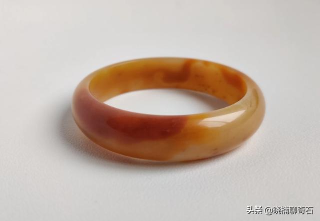 200年前的玉手镯,请大家来帮我鉴定一下玉手镯？有何价值？