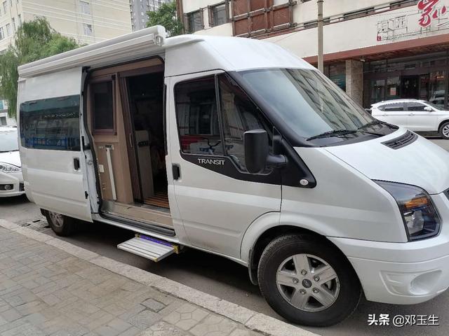 中老年结伴自驾游群:大家觉得对于喜欢自驾游的退休夫妇，有必要买房车么？(退休了买什么房车好)