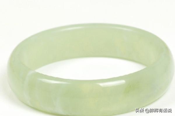 镯子不透明的是真玉镯子吗,教你认识几种假和田玉手镯？