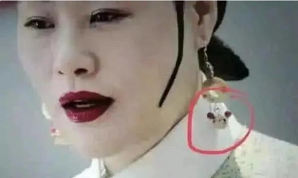 杨幂被邓伦拖了一米远:为什么说与刘恺威离婚后杨幂绯闻不断？