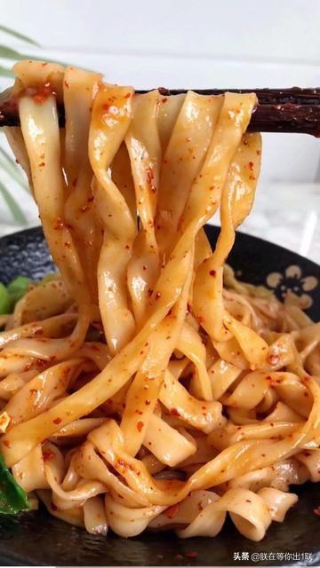文章油泼面:陕西油泼面需要什么调料粉，才能做出美味的面？