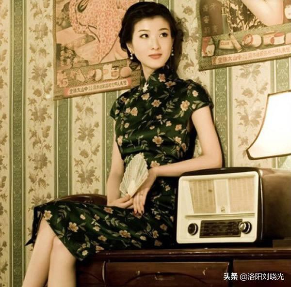 张曼玉照片:穿旗袍拍艺术照如何摆姿势？