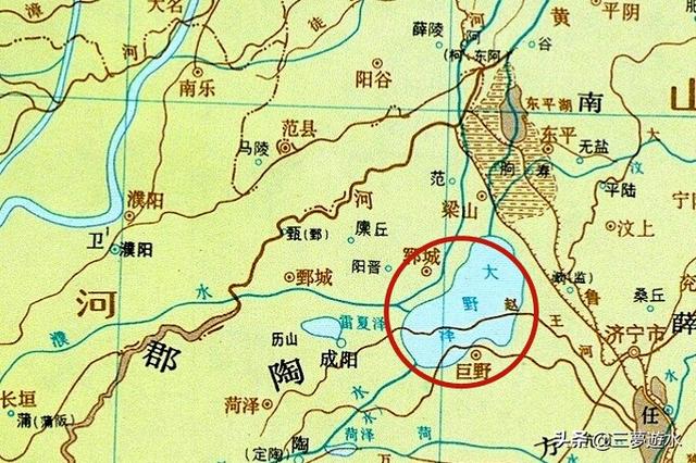 由于水泊梁山在地势上的优势,自古以来这里就是农民起义军安营扎寨的