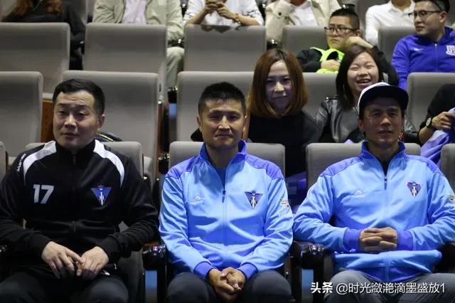 球场上熠熠生辉的吴承瑛，在私底下却是一个默默寡言的人吗？