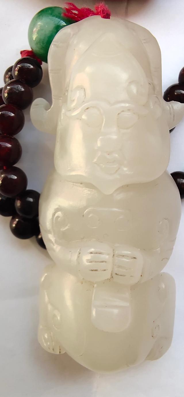 怎样看是不是玉,真正的玉石会摔坏吗？怎样辨别是真玉石？