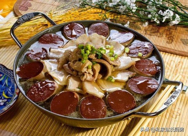 李佳琦给金靖过生日:老婆的生日要到了送什么呢！贵了又买不起几百的又不知道买什么