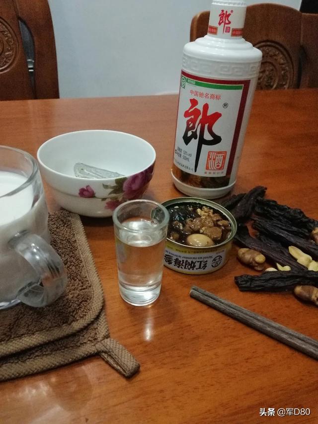有些人每天晚上下班后总想喝点白酒，这样算不算是酗酒呢？你怎么看？插图25
