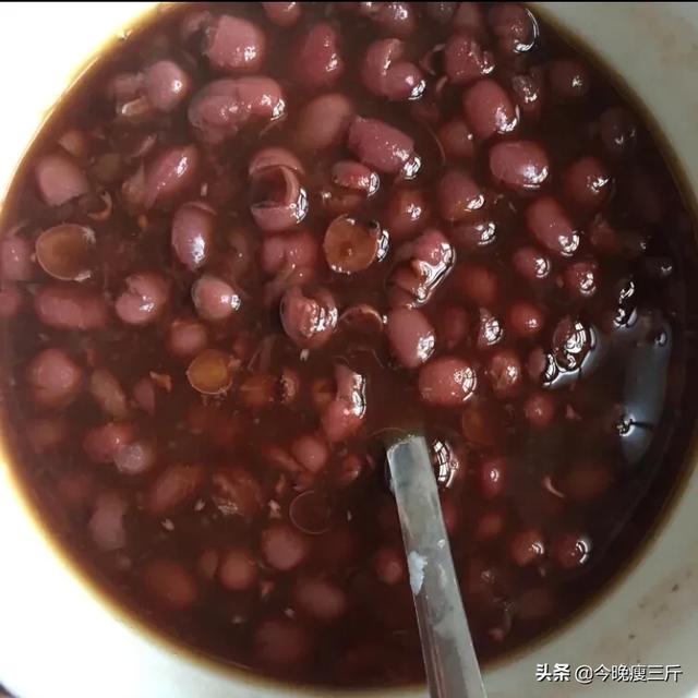 猫咪通草鲫鱼汤:哪些汤有利于产后坐月子，而且喝了可以补气血、下奶、减脂？