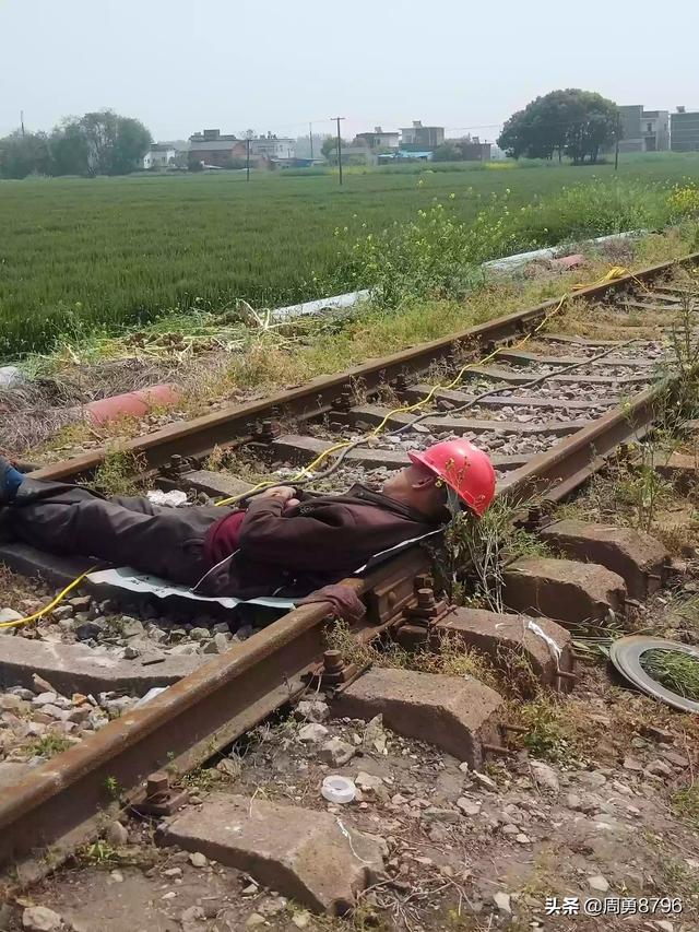 梦里梦到好多人是什么意思,在你们梦里出现最多的人是谁？