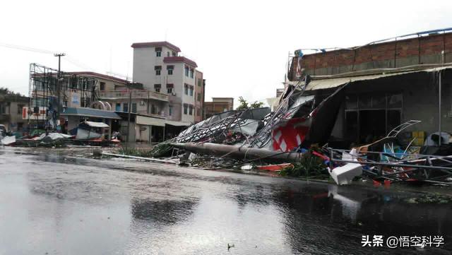 我想知道100级台风和100级地震谁破坏力更大？为什么？