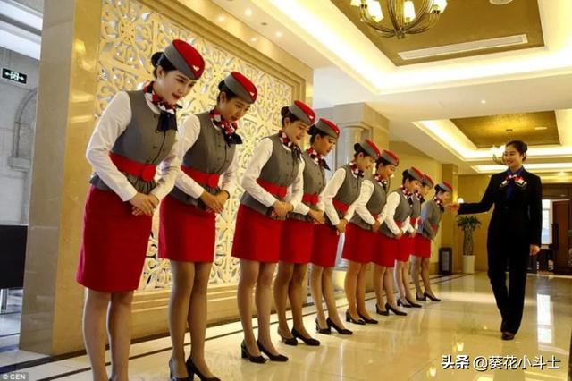 空姐姐一般工资多少？
(图10)