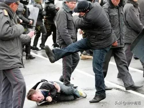 阿坦巴耶夫:吉尔吉斯是议会共和制，为何接二连三搞政变推翻总统？