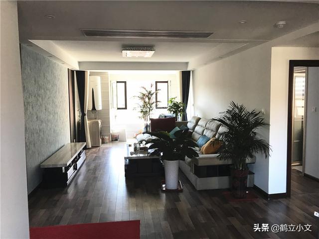 浅咖色窗帘拼接什么颜色好看？