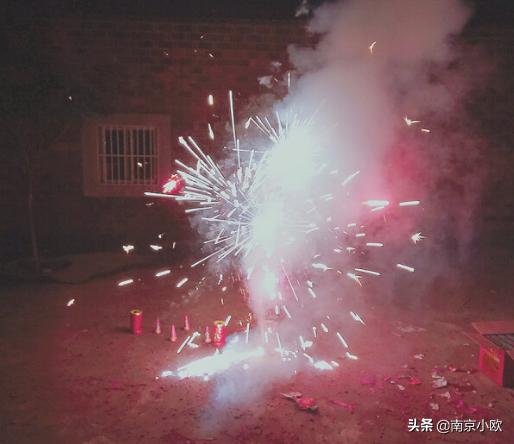 屠苏酒谁先喝:有些农村过年有饮“屠苏酒”的习俗，屠苏酒是什么？