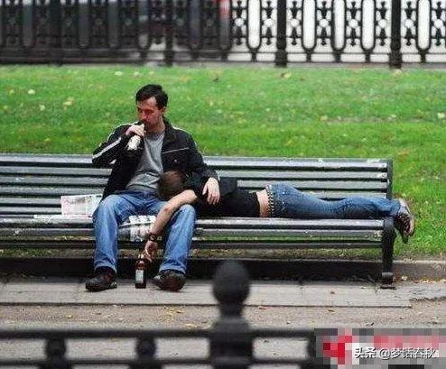 叫伊多拉的高加索:听说俄罗斯的大街小巷有很多醉汉，俄罗斯人真的那么爱喝酒吗？