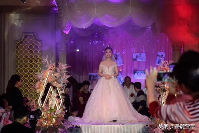 周弋楠婚礼现场:婚礼现场我岳父母要参加，可我家风俗是他们不能参加，要答应吗？