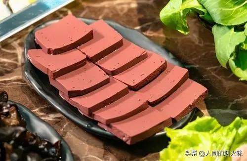 为什么玉要用水泡了再戴,菜市场卖的猪血为什么一直要放在水里泡着？