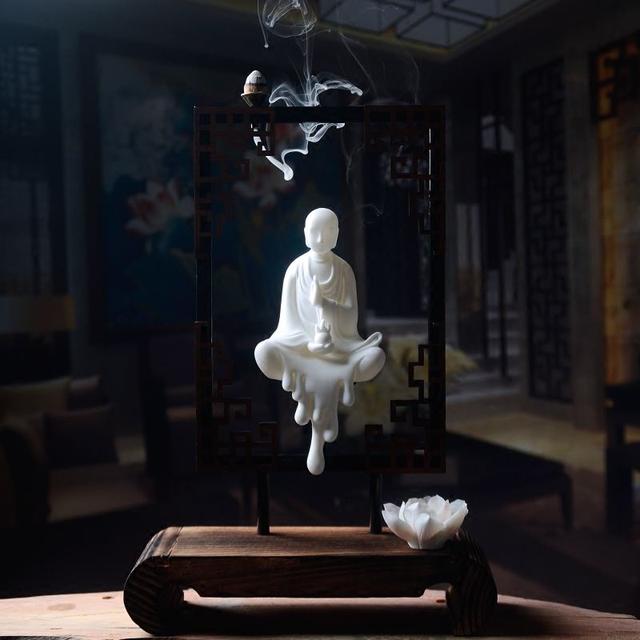菩提本无树,明镜亦非台。本来无一物,何处惹尘埃。是哲学上的唯心主义吗？