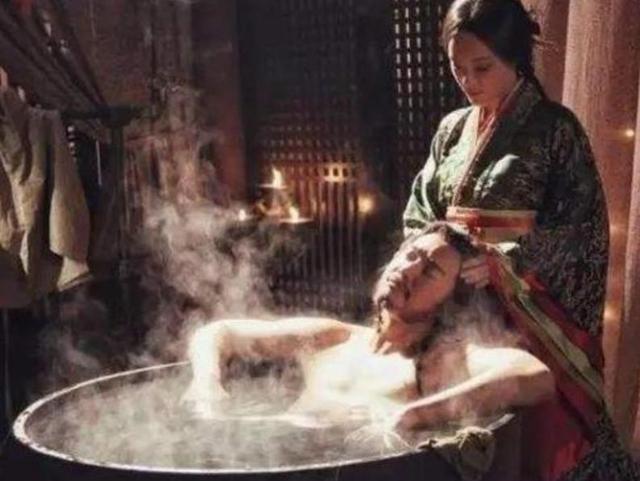 古代女人多久洗一次澡，古人会留多长的头发他们是怎么洗的