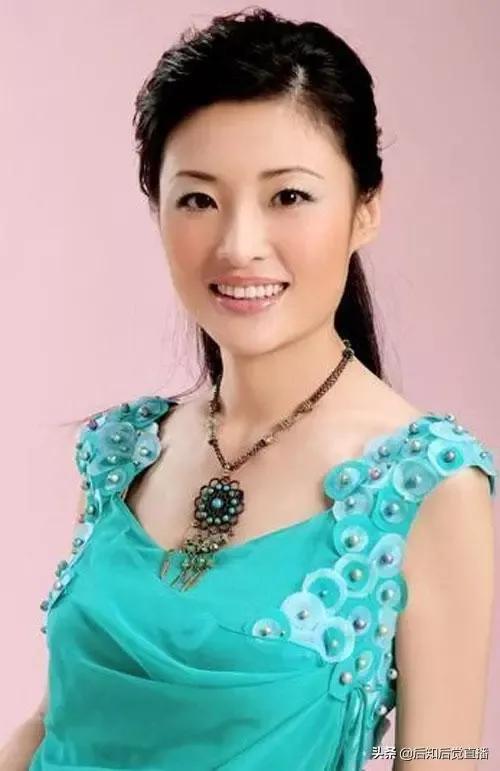 李思思背景:你认为央视春晚中，历届女主持人哪个最漂亮