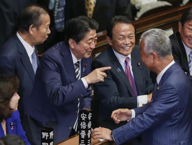 日本首相与日本副首相是什么关系？