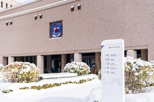 大连理工大学 监考猫:大连理工大学有什么适合女生的专业？