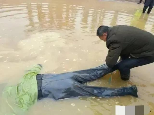 捞尸队灵异事件:黄河里打捞上来的尸体，最后如果没人认领，都会怎样处理？