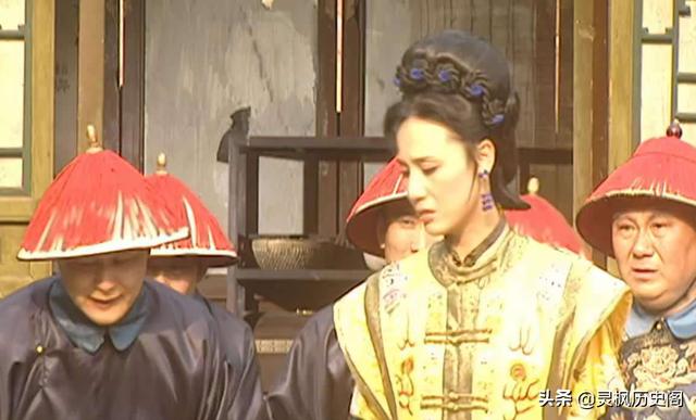 《康熙王朝》中容妃是康熙最喜欢的妃子，为什么会被康熙送入宗人府，后来又杀死所有看见她刷马桶的人？插图43