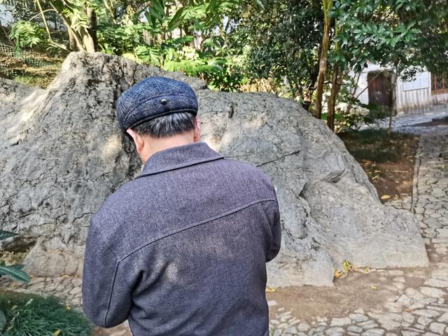 骆琦家庭背景:一个中年丧夫的女人，十年没有再找，她是怎么熬过来的