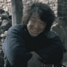 演员黄渤,不算帅气,但智商演技高,还有幽默的灵魂,长的丑,就什么都错