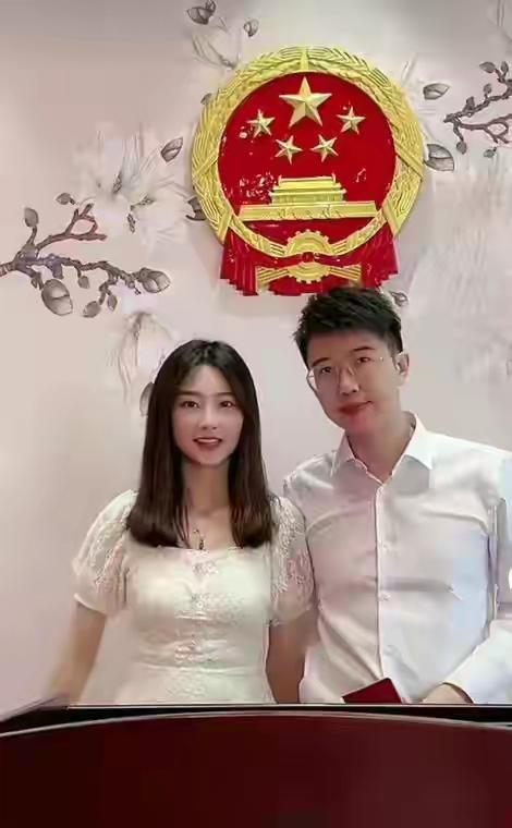 网红车模苏宁官宣结婚你想到了什么你有什么想说的保时捷媳妇当车模