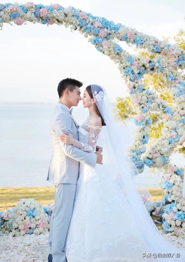 林心如的老公结婚照:娱乐圈中哪一对的结婚照是你最喜欢的呢。 ​​​​