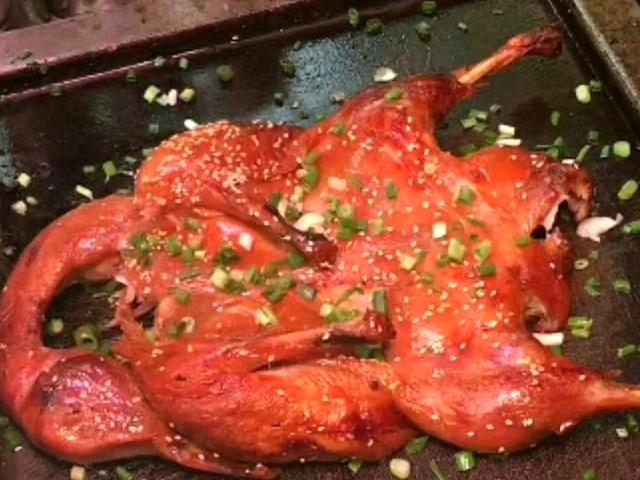 上海豹猫卖多少钱一只:街边20块钱一只的烤鸭为什么这么便宜？能吃吗？