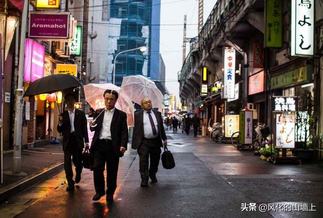 36000日元等于多少人民币，日本人平均月薪2万人民币，真实的日本生活是怎样的