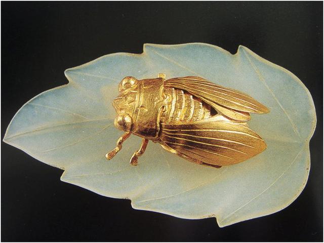 金镶玉和田玉吊坠,金镶玉是不是和田玉，它的价值怎么样？