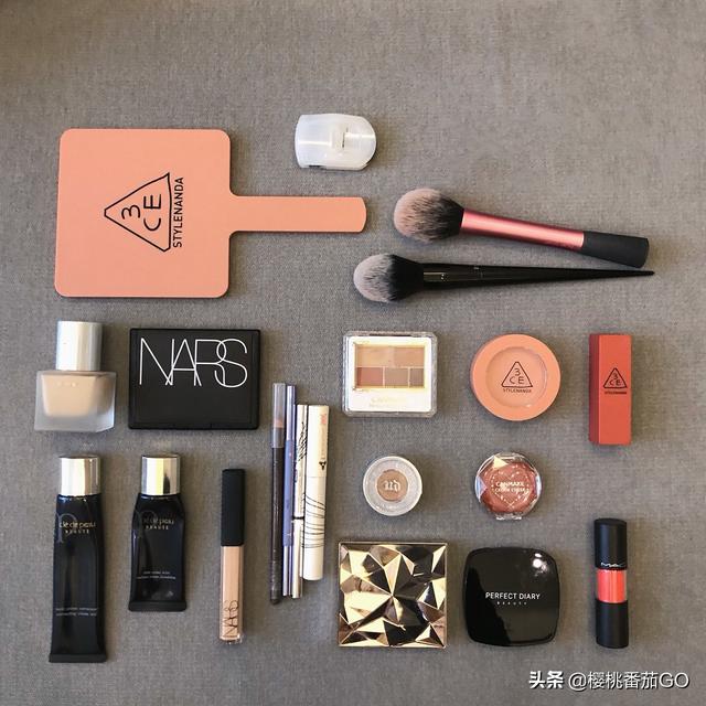 大家平时都用什么牌子的化妆品？性价比高的？