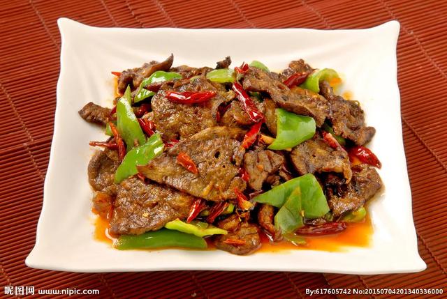 哈尔滨的杀猪菜是怎么做的，你吃过黑龙江农村的杀猪菜吗