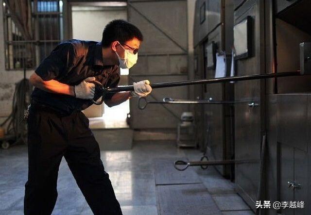 尸体会动灵异事件:据说火化遗体时遗体会哭，甚至会突然动起来，是不是真的？