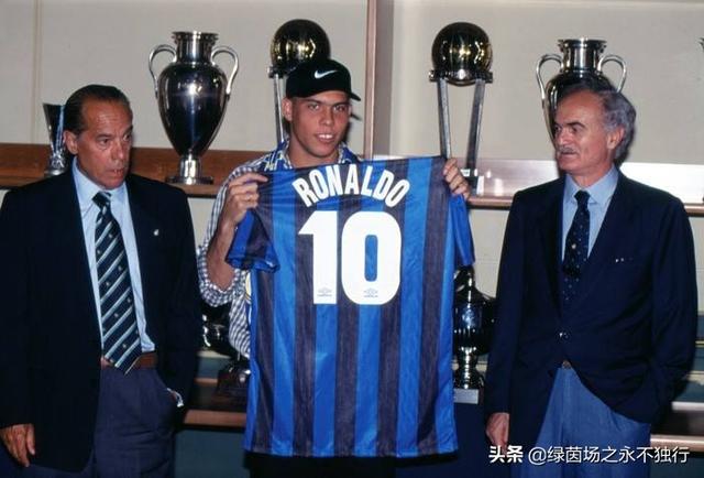 罗纳尔多为什么在巴萨只踢了一年就转回国米了呢？插图30