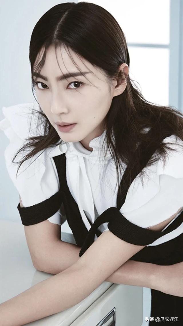 杨钰莹年龄和个人资料:甜歌皇后杨钰莹为何沦落到农村去演出，一场多少钱？