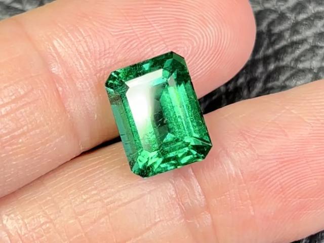 祖母绿照片,祖母绿一定要买木佐绿吗？