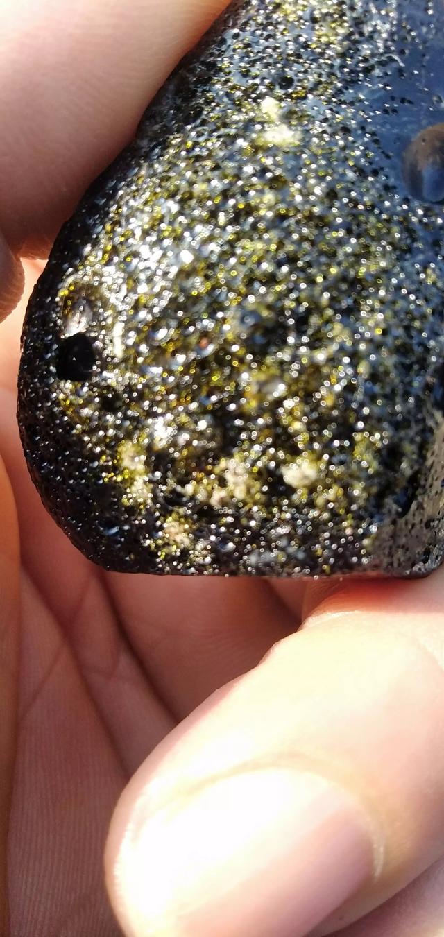 什么样的石英石会与金子共生?与金子共生这种理论是正确的吗?-惠修网