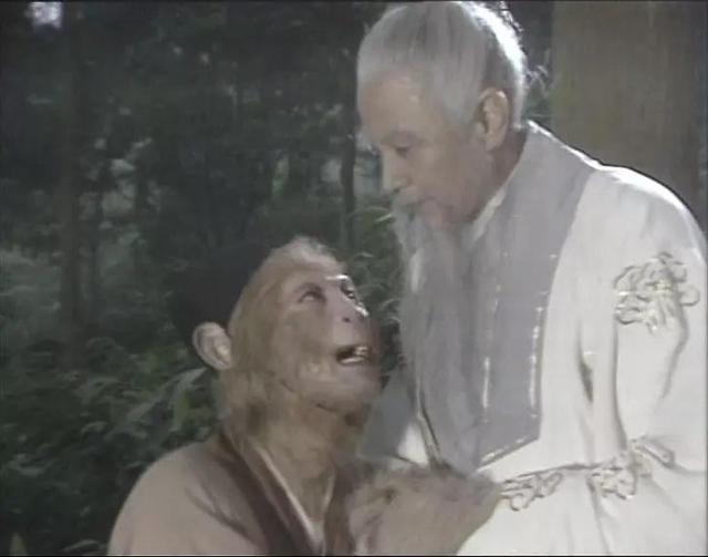 西游记中,菩提祖师是如何传授孙悟空本领的？