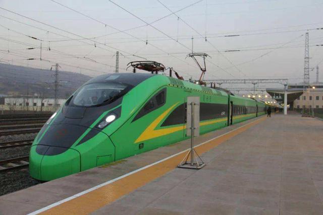 包西铁路西安至延安段曾经开行过用和谐号动车组列车担当的动车组车次