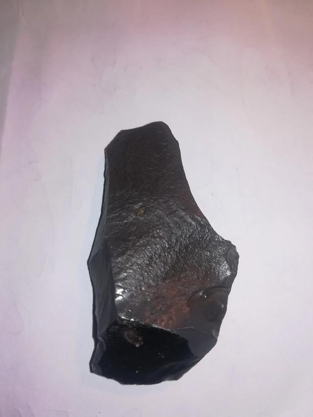 是石陨石,如果石陨石再经过二渡高温燃烧而形成的玻璃陨石,如果玻璃没