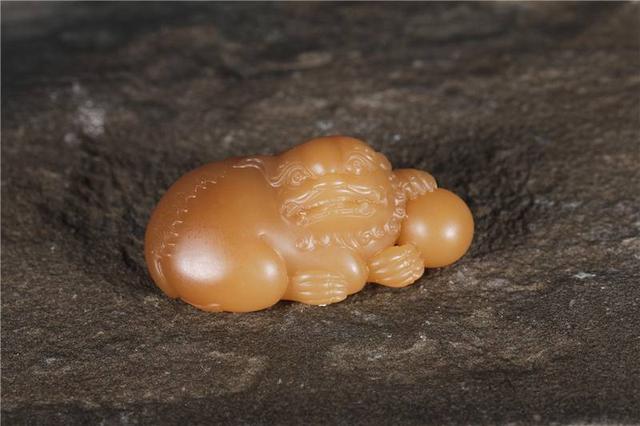 糖玉的特点和鉴定方法,和田玉中糖料有几种？如何分辨？