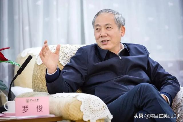 中国人民大学校长:为什么中大校长罗俊卸任引起这么大的轰动？